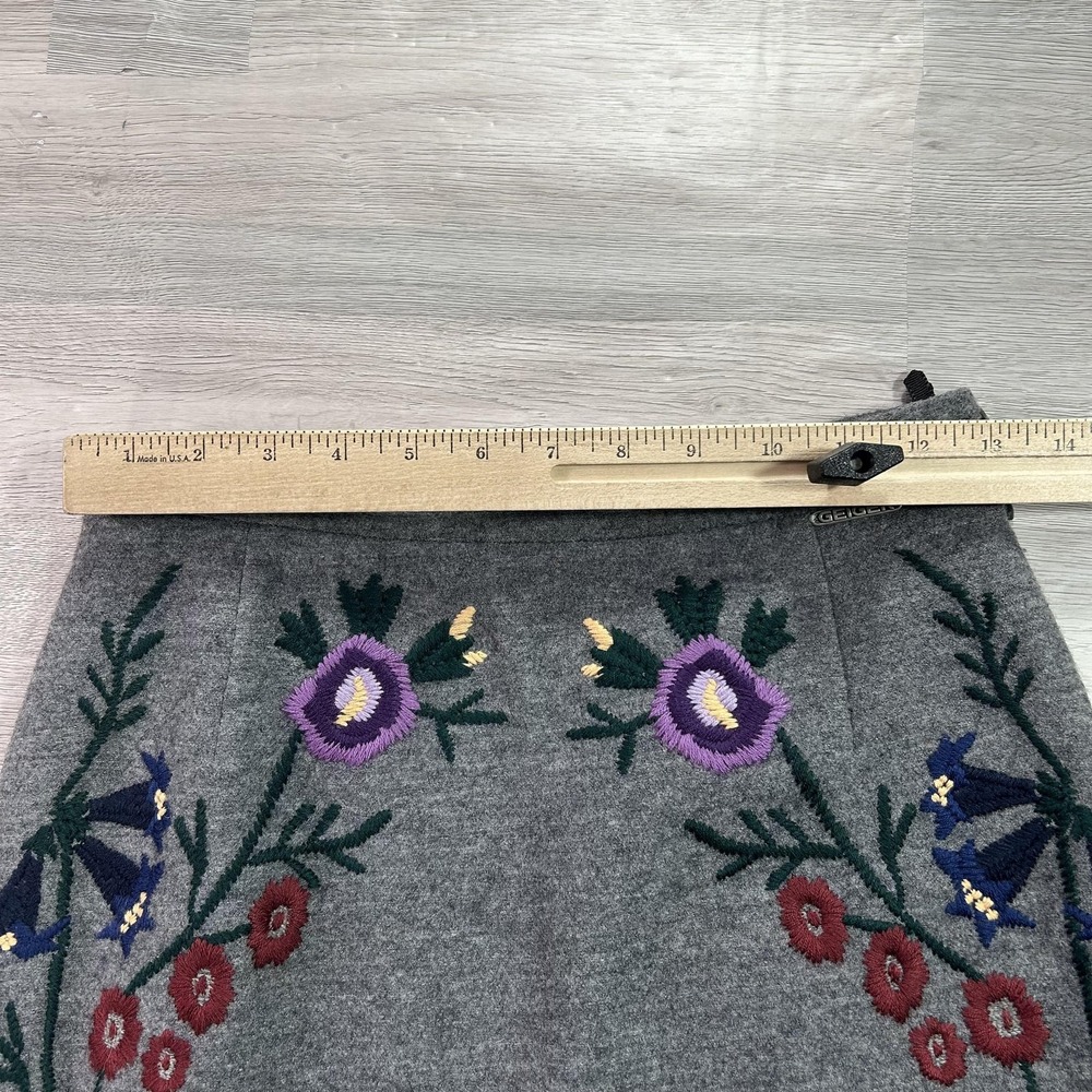 VINTAGE Geiger Skirt Suit Womens 38 Gray Wool Embroidered Floral 2 Piece Austria - Picture 16 of 16